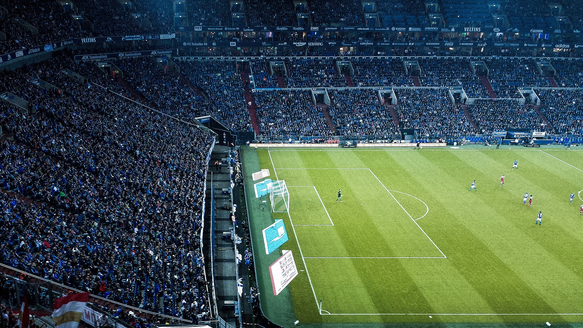 晚间灯光跑比赛，点亮城市的运动星空，灯光下跑步的说说